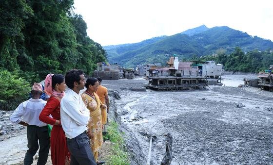 Nepal flooding deaths surpass 900 as needs climb