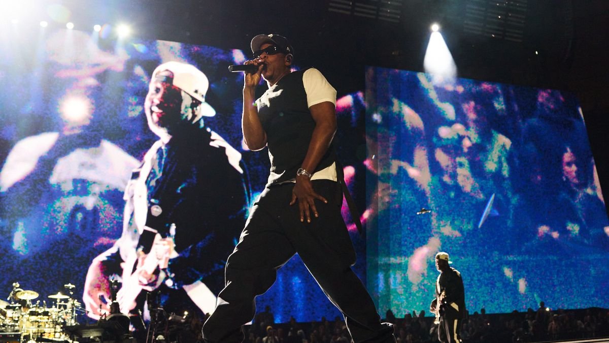 JAY-Z Joined by Justin Timberlake at Paris 30th Anniversary Show