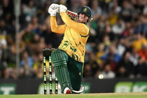 South Africa beat Zimbabwe in Tri-Series