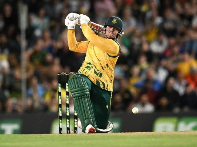 South Africa beat Zimbabwe in Tri-Series